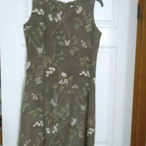 SAG HARBOR Sleeveless Taupe Dress with Flowers. Size 8